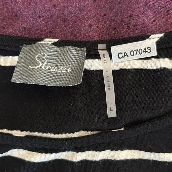 Strazzi Black and White Striped Tunic Length Tee with Sharkbite Hem Size L - Picture 7 of 7